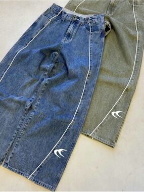 Relaxed Men’s Jeans with Contrast Piping - Blue